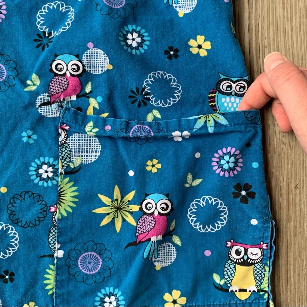 Blue Owl Scrub Top - Picture 3 of 7